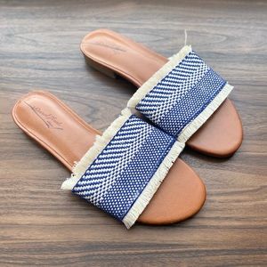 NWOT Women’s Universal Thread Yvette Blue Woven Slides Size 6.5